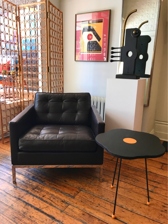 A chocolate-brown leather Florence Knoll club chair and British-Canadian artist (and co-owner) Julie Jenkinson’s Poppy Table at Inabstracto