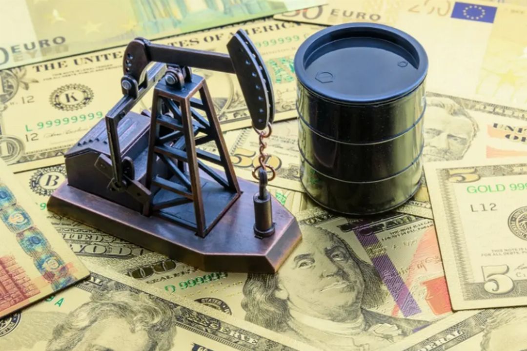 US Dollar Fiat Currency or Oil-Backed Currency - Petrodollar